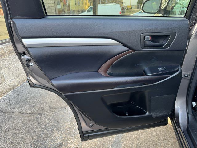 2016 Toyota Highlander LE Plus