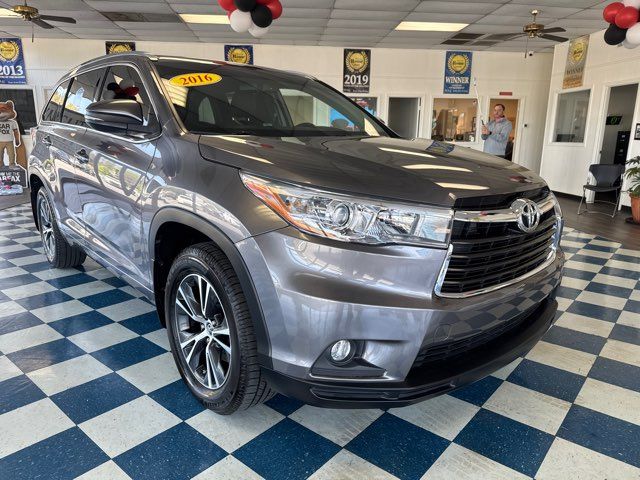 2016 Toyota Highlander XLE | Rome, GA | Knight's Car Store