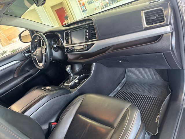 2016 Toyota Highlander XLE | Rome, GA | Knight's Car Store 2016 Toyota Highlander XLE | Rome, GA | Knight's Car Store