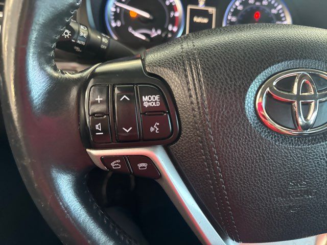 2016 Toyota Highlander XLE | Rome, GA | Knight's Car Store 2016 Toyota Highlander XLE | Rome, GA | Knight's Car Store