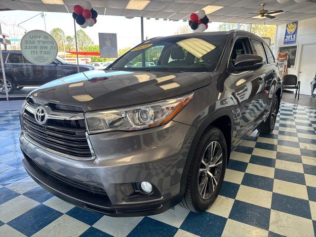 2016 Toyota Highlander XLE | Rome, GA | Knight's Car Store 2016 Toyota Highlander XLE | Rome, GA | Knight's Car Store