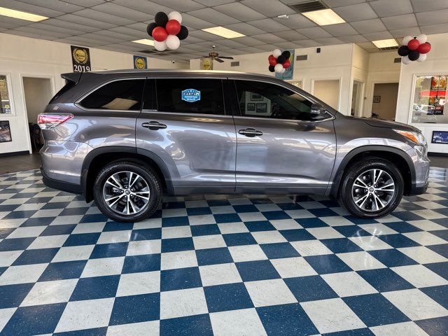 2016 Toyota Highlander XLE | Rome, GA | Knight's Car Store 2016 Toyota Highlander XLE | Rome, GA | Knight's Car Store