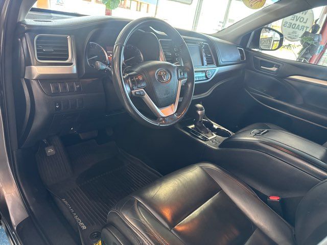 2016 Toyota Highlander XLE | Rome, GA | Knight's Car Store 2016 Toyota Highlander XLE | Rome, GA | Knight's Car Store