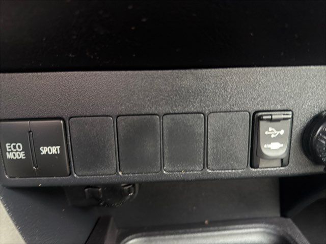 2016 Toyota RAV4 XLE FWD Imports and More Inc 2016 Toyota RAV4 XLE FWD Imports and More Inc