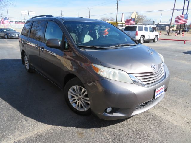 2016 Toyota Sienna XLE 8-Passenger