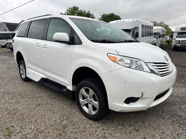 2016 Toyota Sienna LE Mobility 7-Passenger