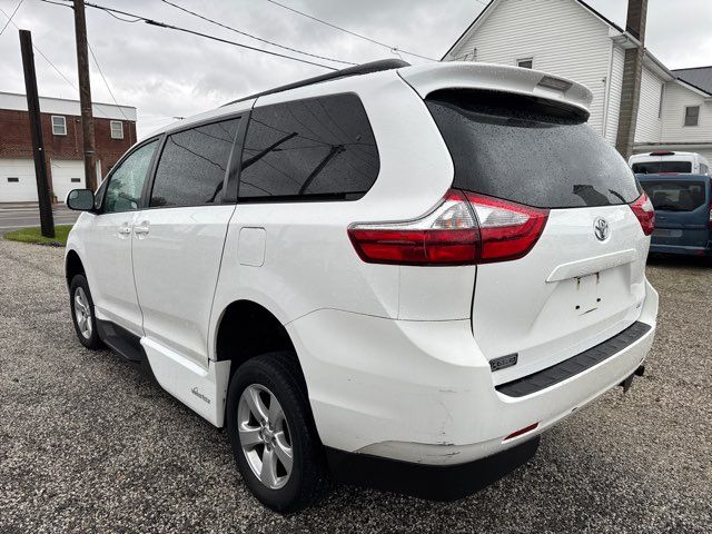 2016 Toyota Sienna LE Mobility 7-Passenger