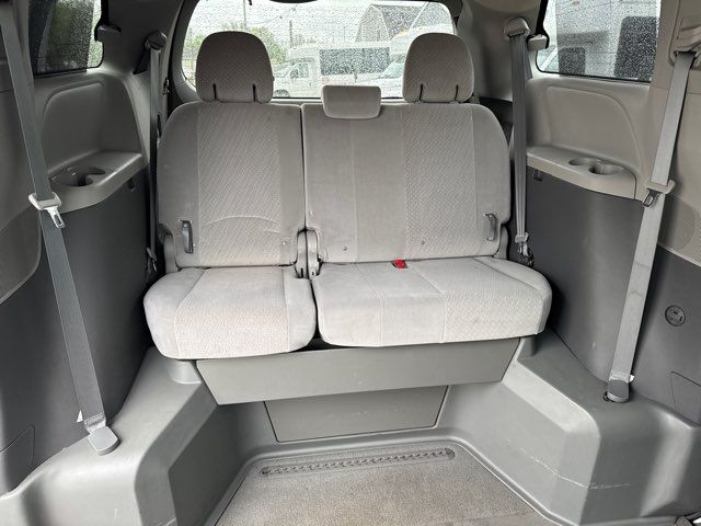 2016 Toyota Sienna LE Mobility 7-Passenger