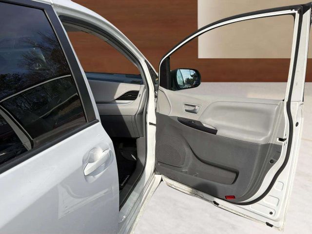 2016 Toyota Sienna LE 8-Passenger | Alpharetta, GA | Star Motors 2016 Toyota Sienna LE 8-Passenger | Alpharetta, GA | Star Motors