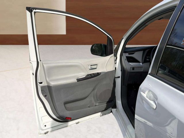 2016 Toyota Sienna LE 8-Passenger | Alpharetta, GA | Star Motors 2016 Toyota Sienna LE 8-Passenger | Alpharetta, GA | Star Motors