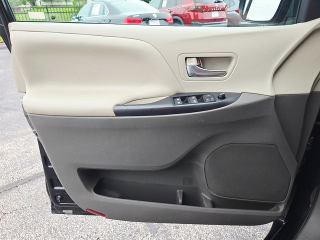 2016 Toyota Sienna LE 8-Passenger | Ellisville, MO | AutoPort