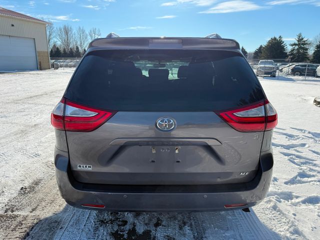 2016 Toyota Sienna XLE Premium 8-Passenger