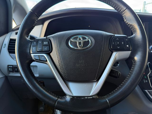 2016 Toyota Sienna XLE Premium 8-Passenger