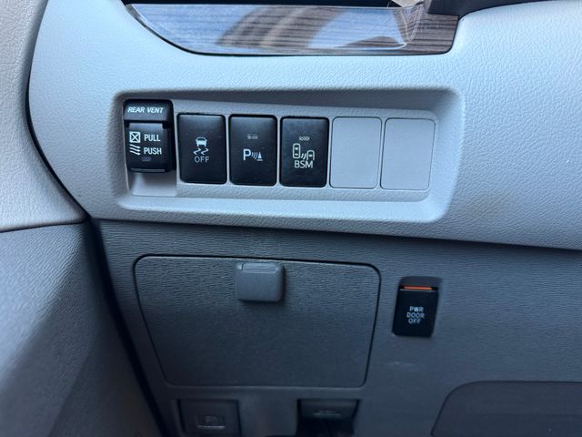 2016 Toyota Sienna XLE Premium 8-Passenger