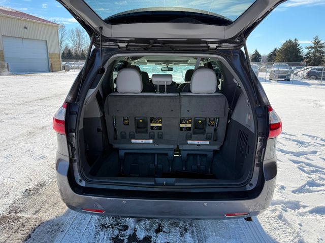2016 Toyota Sienna XLE Premium 8-Passenger