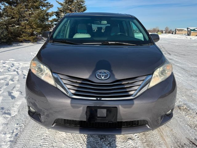 2016 Toyota Sienna XLE Premium 8-Passenger