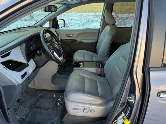 2016 Toyota Sienna XLE Premium 8-Passenger