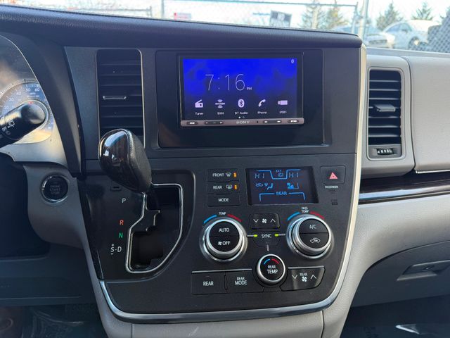 2016 Toyota Sienna XLE Premium 8-Passenger