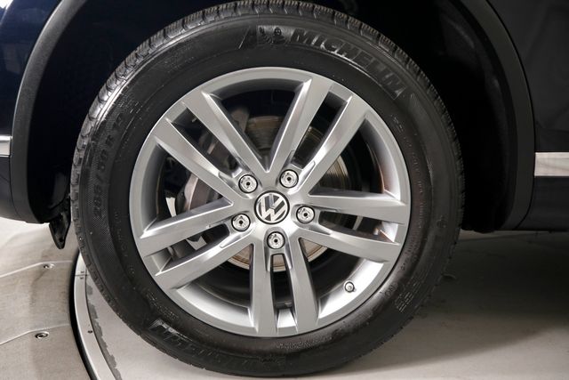 2016 Volkswagen Touareg TDI Lux | Burbank, California | MDK International 2016 Volkswagen Touareg TDI Lux | Burbank, California | MDK International