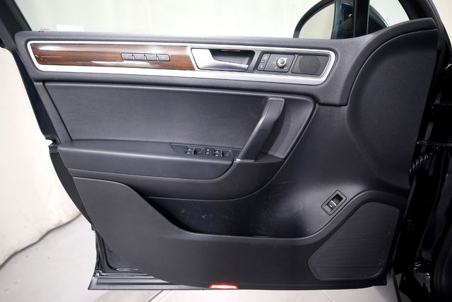 2016 Volkswagen Touareg TDI Lux | Burbank, California | MDK International 2016 Volkswagen Touareg TDI Lux | Burbank, California | MDK International