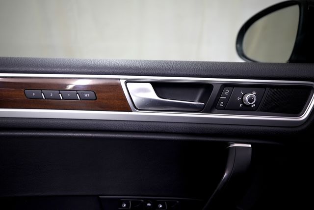 2016 Volkswagen Touareg TDI Lux | Burbank, California | MDK International 2016 Volkswagen Touareg TDI Lux | Burbank, California | MDK International