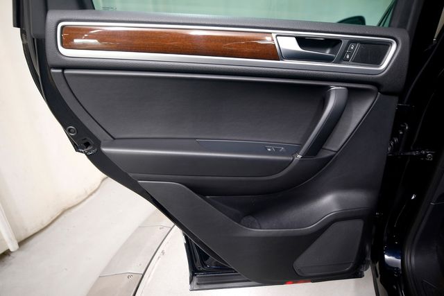 2016 Volkswagen Touareg TDI Lux | Burbank, California | MDK International 2016 Volkswagen Touareg TDI Lux | Burbank, California | MDK International