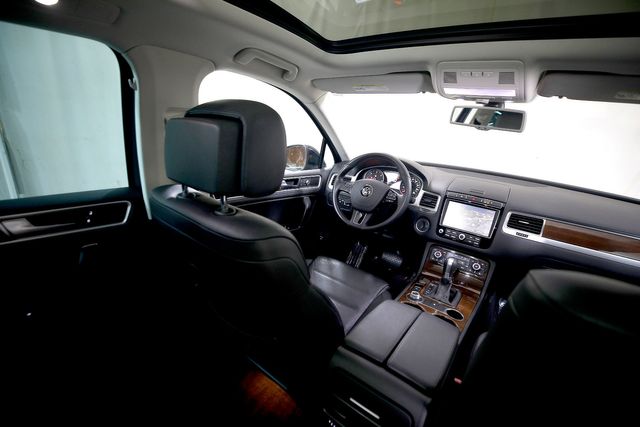 2016 Volkswagen Touareg TDI Lux | Burbank, California | MDK International 2016 Volkswagen Touareg TDI Lux | Burbank, California | MDK International