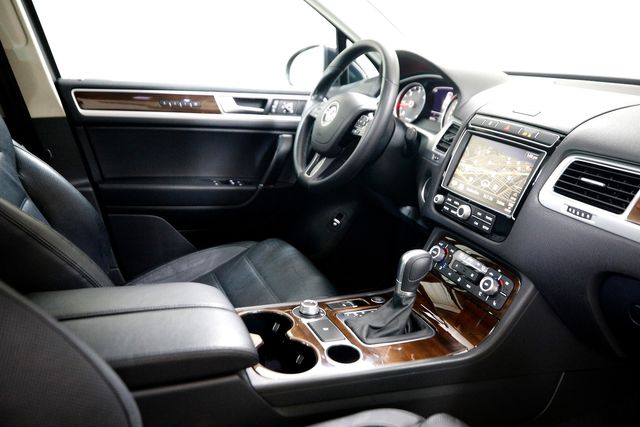 2016 Volkswagen Touareg TDI Lux | Burbank, California | MDK International 2016 Volkswagen Touareg TDI Lux | Burbank, California | MDK International