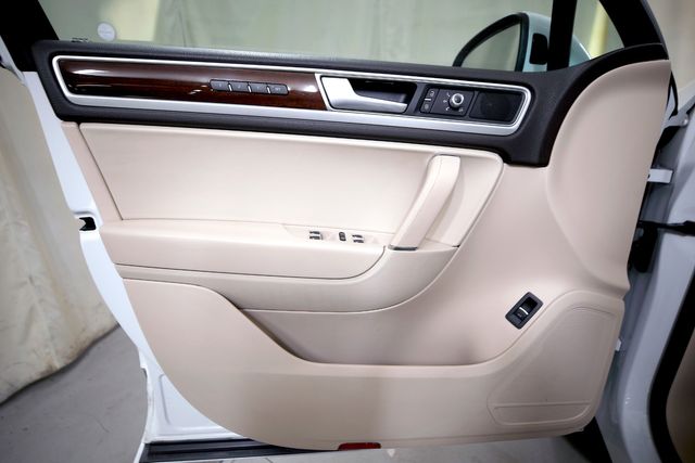 2016 Volkswagen Touareg TDI Lux | Burbank, California | MDK International