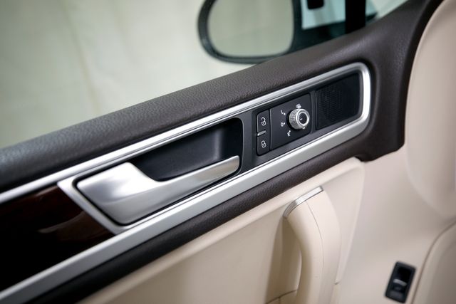 2016 Volkswagen Touareg TDI Lux | Burbank, California | MDK International 2016 Volkswagen Touareg TDI Lux | Burbank, California | MDK International