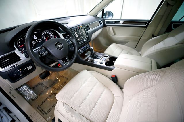 2016 Volkswagen Touareg TDI Lux | Burbank, California | MDK International 2016 Volkswagen Touareg TDI Lux | Burbank, California | MDK International