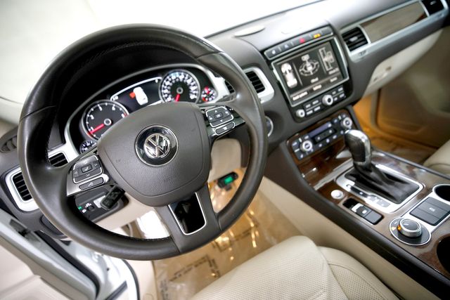 2016 Volkswagen Touareg TDI Lux | Burbank, California | MDK International