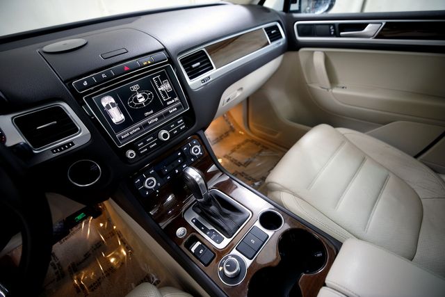 2016 Volkswagen Touareg TDI Lux | Burbank, California | MDK International 2016 Volkswagen Touareg TDI Lux | Burbank, California | MDK International