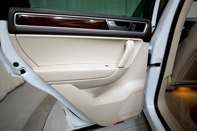 2016 Volkswagen Touareg TDI Lux | Burbank, California | MDK International 2016 Volkswagen Touareg TDI Lux | Burbank, California | MDK International