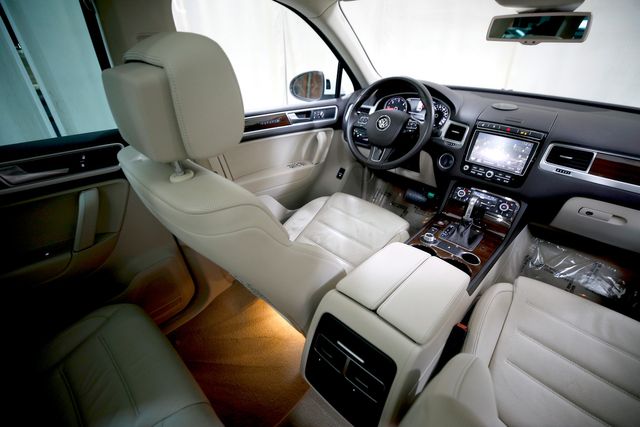 2016 Volkswagen Touareg TDI Lux | Burbank, California | MDK International 2016 Volkswagen Touareg TDI Lux | Burbank, California | MDK International