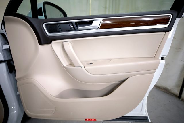 2016 Volkswagen Touareg TDI Lux | Burbank, California | MDK International 2016 Volkswagen Touareg TDI Lux | Burbank, California | MDK International