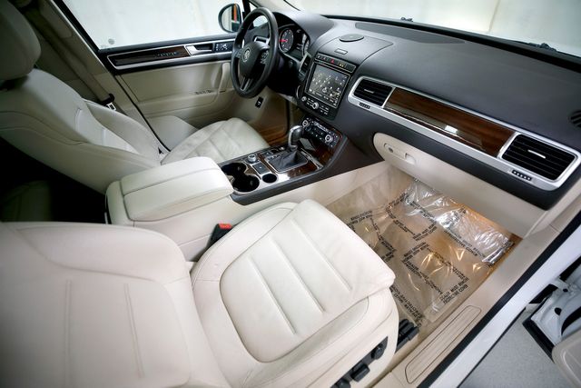 2016 Volkswagen Touareg TDI Lux | Burbank, California | MDK International 2016 Volkswagen Touareg TDI Lux | Burbank, California | MDK International