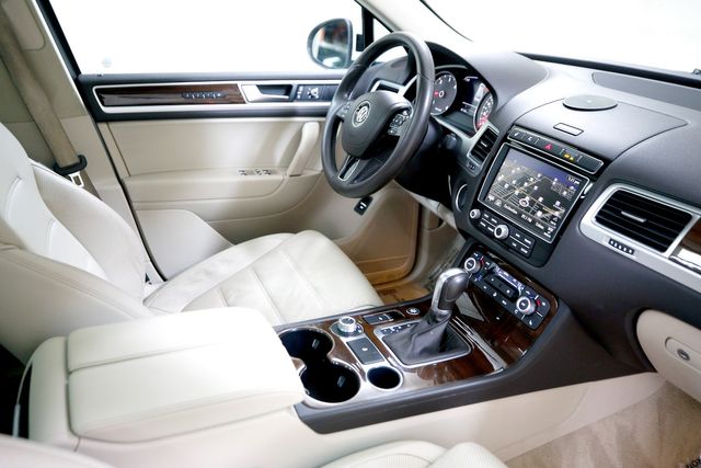 2016 Volkswagen Touareg TDI Lux | Burbank, California | MDK International 2016 Volkswagen Touareg TDI Lux | Burbank, California | MDK International