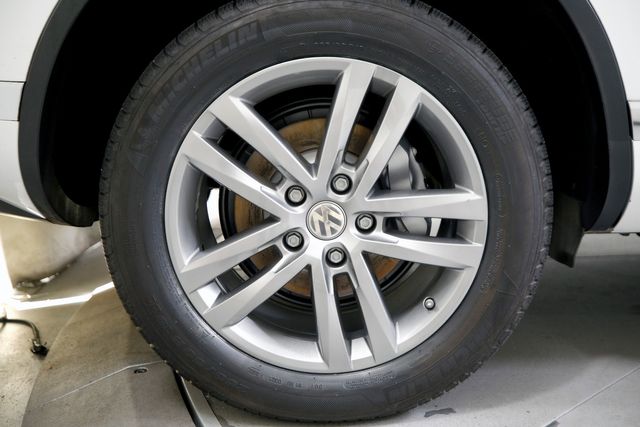 2016 Volkswagen Touareg TDI Lux | Burbank, California | MDK International 2016 Volkswagen Touareg TDI Lux | Burbank, California | MDK International