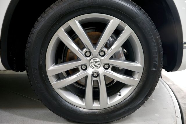 2016 Volkswagen Touareg TDI Lux | Burbank, California | MDK International 2016 Volkswagen Touareg TDI Lux | Burbank, California | MDK International