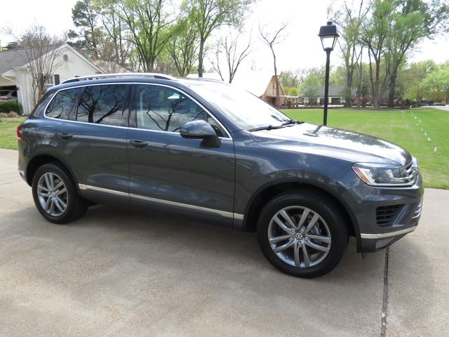 2016 Volkswagen Touareg VR6 Sport   MSRP New $43,615