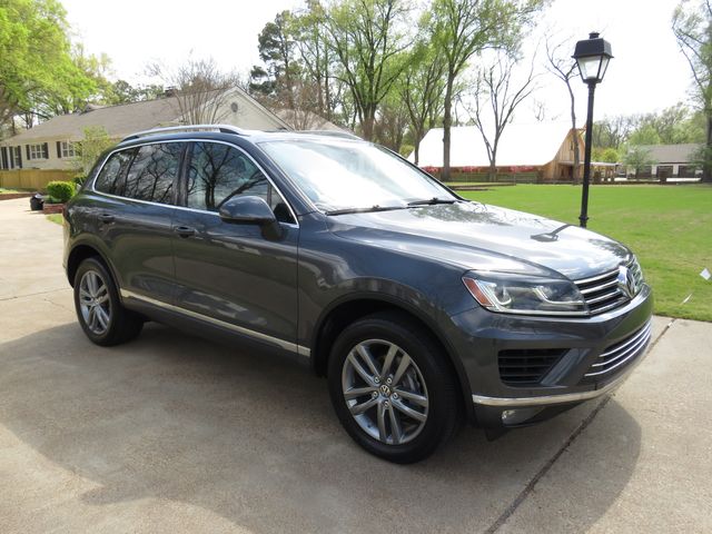 2016 Volkswagen Touareg VR6 Sport   MSRP New $43,615