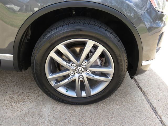 2016 Volkswagen Touareg VR6 Sport   MSRP New $43,615