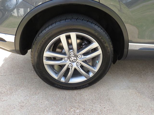 2016 Volkswagen Touareg VR6 Sport   MSRP New $43,615