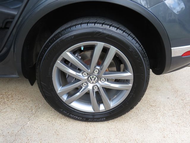 2016 Volkswagen Touareg VR6 Sport   MSRP New $43,615