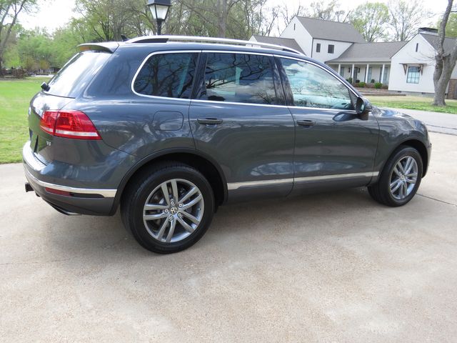 2016 Volkswagen Touareg VR6 Sport   MSRP New $43,615