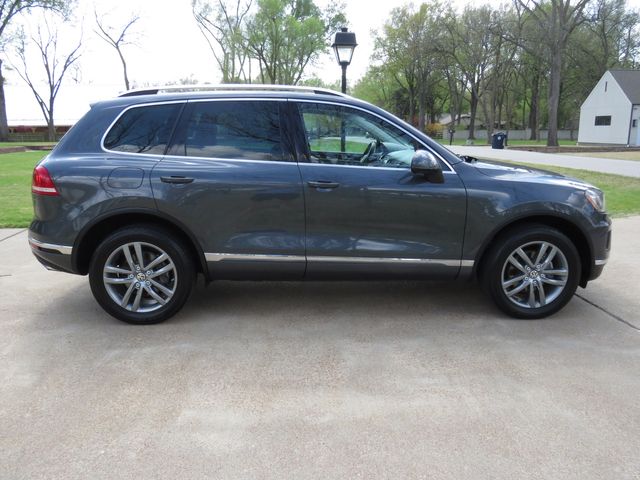 2016 Volkswagen Touareg VR6 Sport   MSRP New $43,615