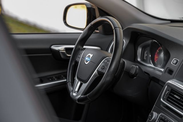 2016 Volvo S60 Cross Country T5 Platinum Tech Pkg Adaptive Cruise Heated Seats 2016 Volvo S60 Cross Country T5 Platinum Tech Pkg Adaptive Cruise Heated Seats