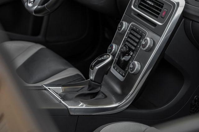 2016 Volvo S60 Cross Country T5 Platinum Tech Pkg Adaptive Cruise Heated Seats 2016 Volvo S60 Cross Country T5 Platinum Tech Pkg Adaptive Cruise Heated Seats