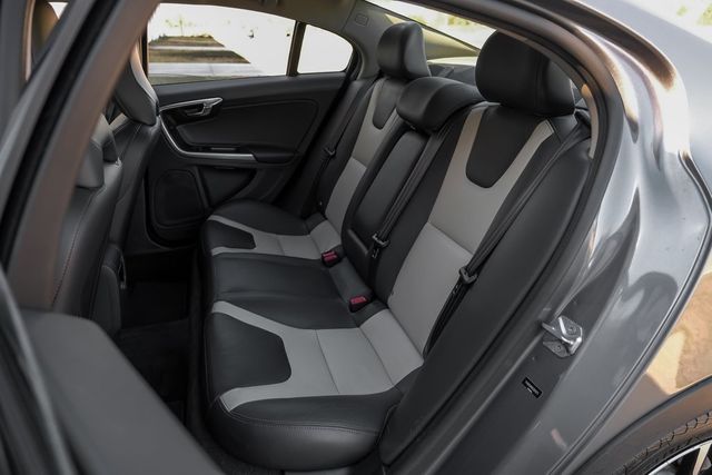 2016 Volvo S60 Cross Country T5 Platinum Tech Pkg Adaptive Cruise Heated Seats 2016 Volvo S60 Cross Country T5 Platinum Tech Pkg Adaptive Cruise Heated Seats